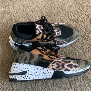 Multi pattern sneakers